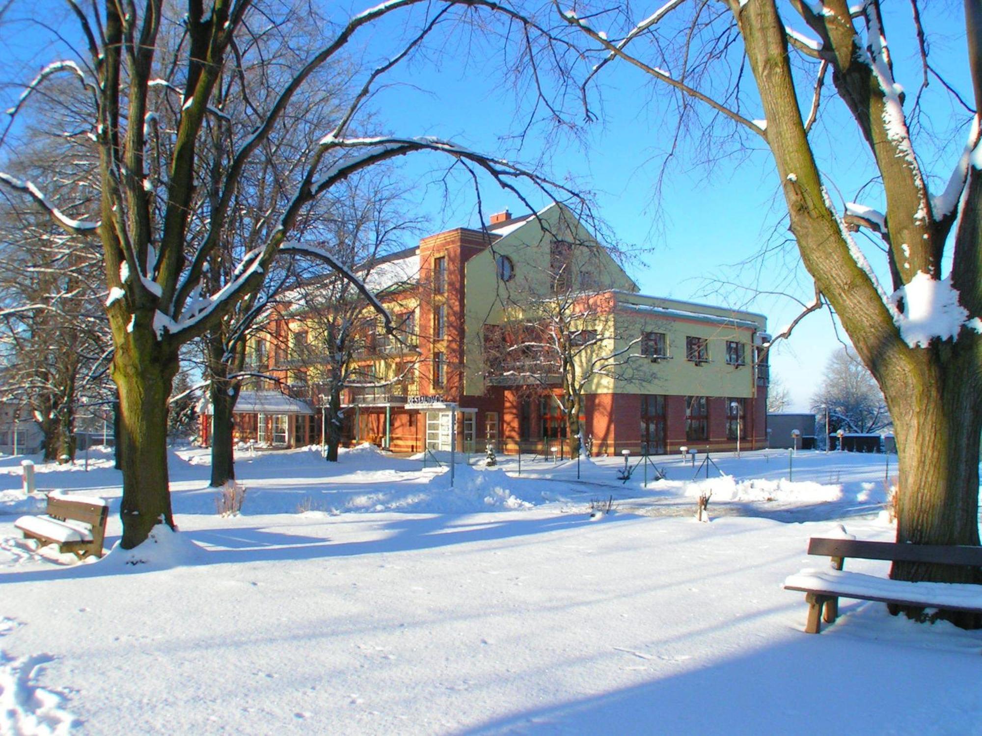 April Hotel Panorama ริคโนฟ นัด คเยชโนว์ ภายนอก รูปภาพ