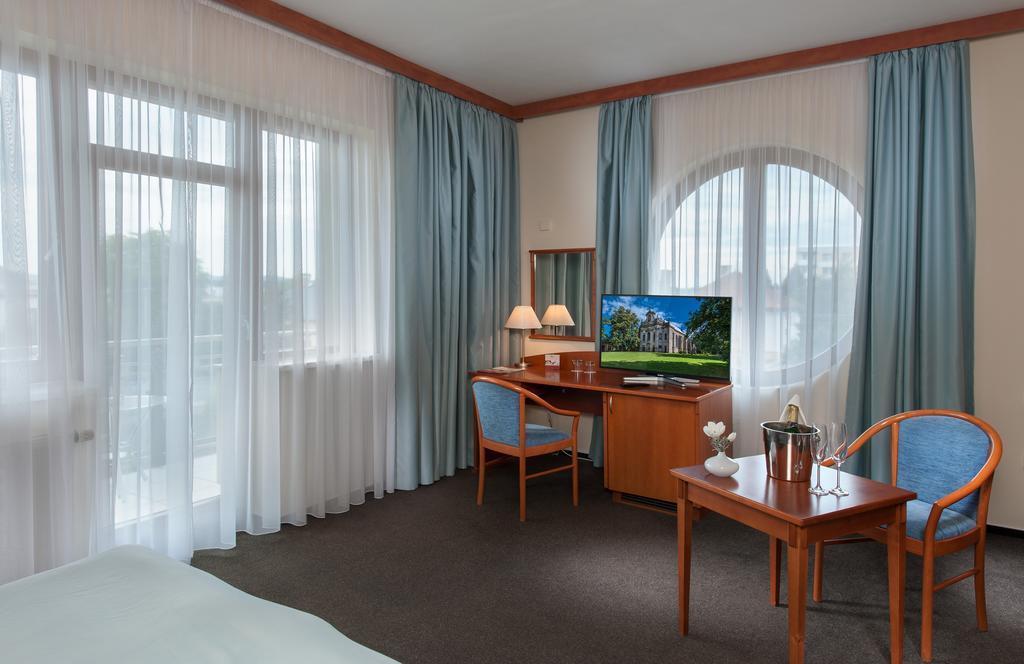 April Hotel Panorama ริคโนฟ นัด คเยชโนว์ ภายนอก รูปภาพ