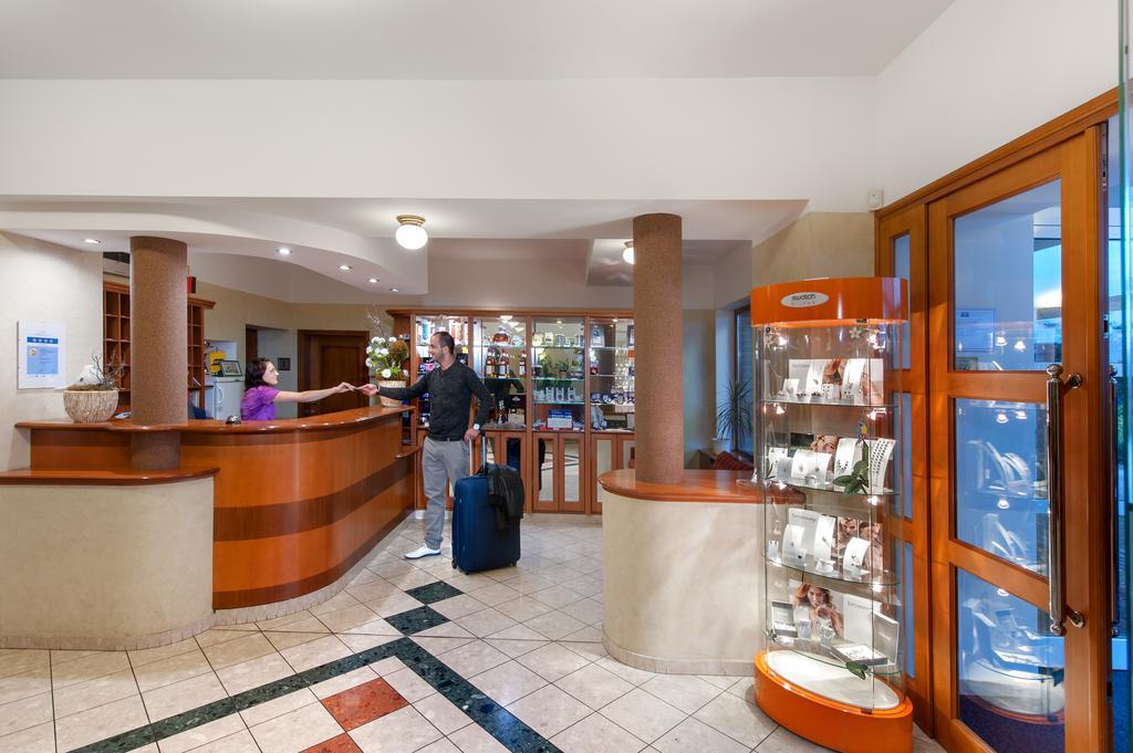 April Hotel Panorama ริคโนฟ นัด คเยชโนว์ ภายนอก รูปภาพ