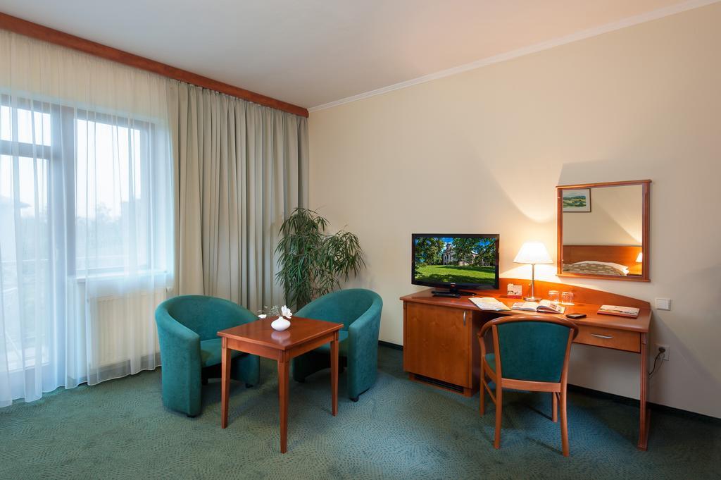 April Hotel Panorama ริคโนฟ นัด คเยชโนว์ ภายนอก รูปภาพ