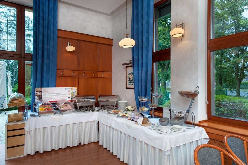 April Hotel Panorama ริคโนฟ นัด คเยชโนว์ ภายนอก รูปภาพ