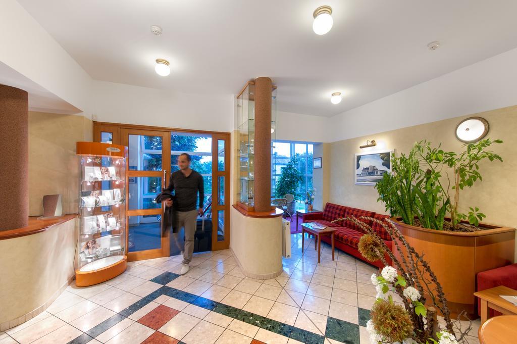 April Hotel Panorama ริคโนฟ นัด คเยชโนว์ ภายนอก รูปภาพ