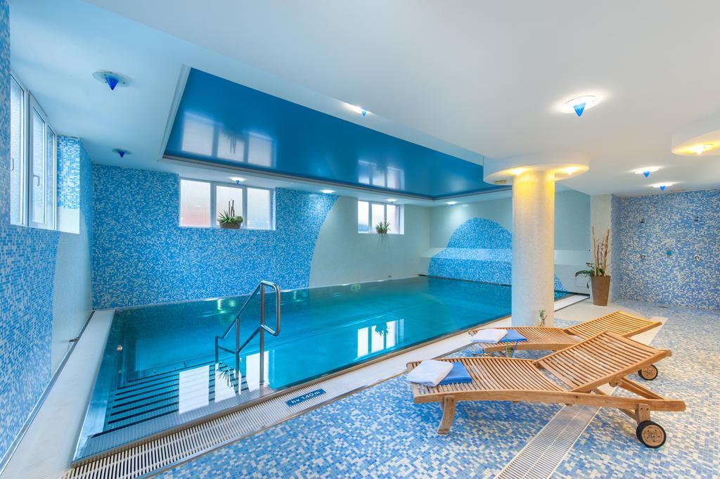 April Hotel Panorama ริคโนฟ นัด คเยชโนว์ ภายนอก รูปภาพ
