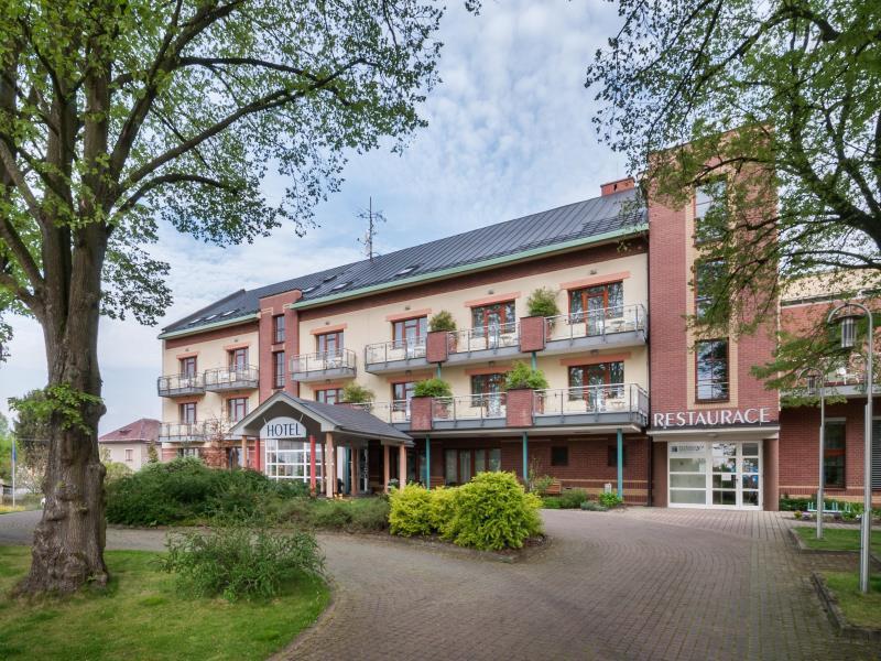 April Hotel Panorama ริคโนฟ นัด คเยชโนว์ ภายนอก รูปภาพ