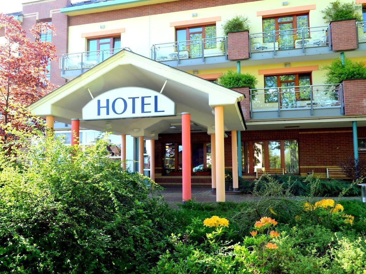 April Hotel Panorama ริคโนฟ นัด คเยชโนว์ ภายนอก รูปภาพ