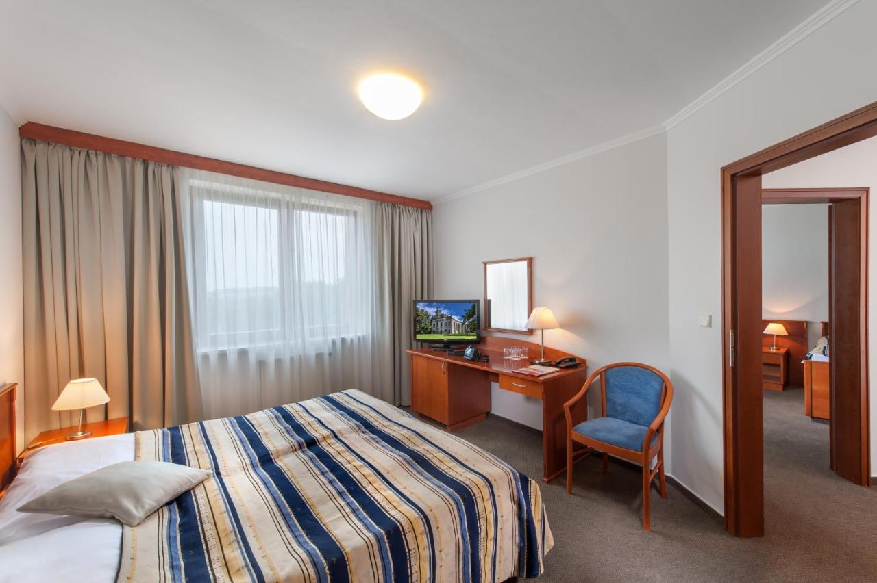 April Hotel Panorama ริคโนฟ นัด คเยชโนว์ ภายนอก รูปภาพ